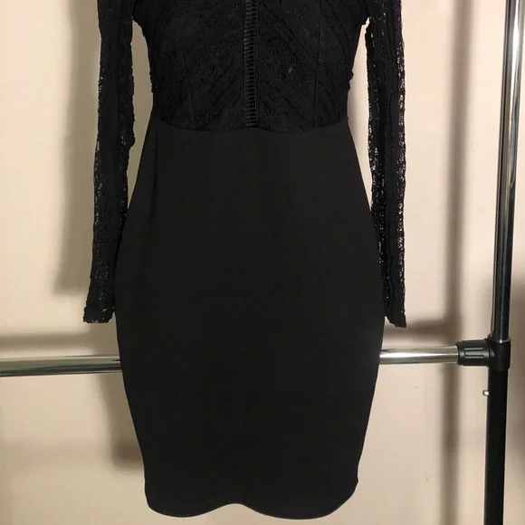 Black long sleeve dress, back is see trough - Picture 3 of 8